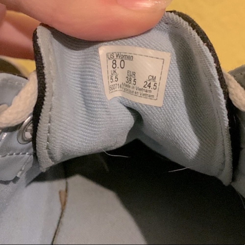 VANS - Picture 2 of 3